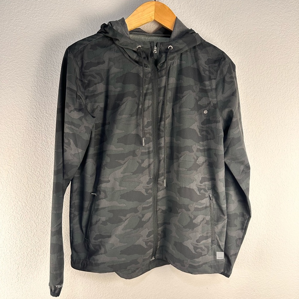 Vuori Outdoor Trainer Shell Camo Jacket Sz‎ S